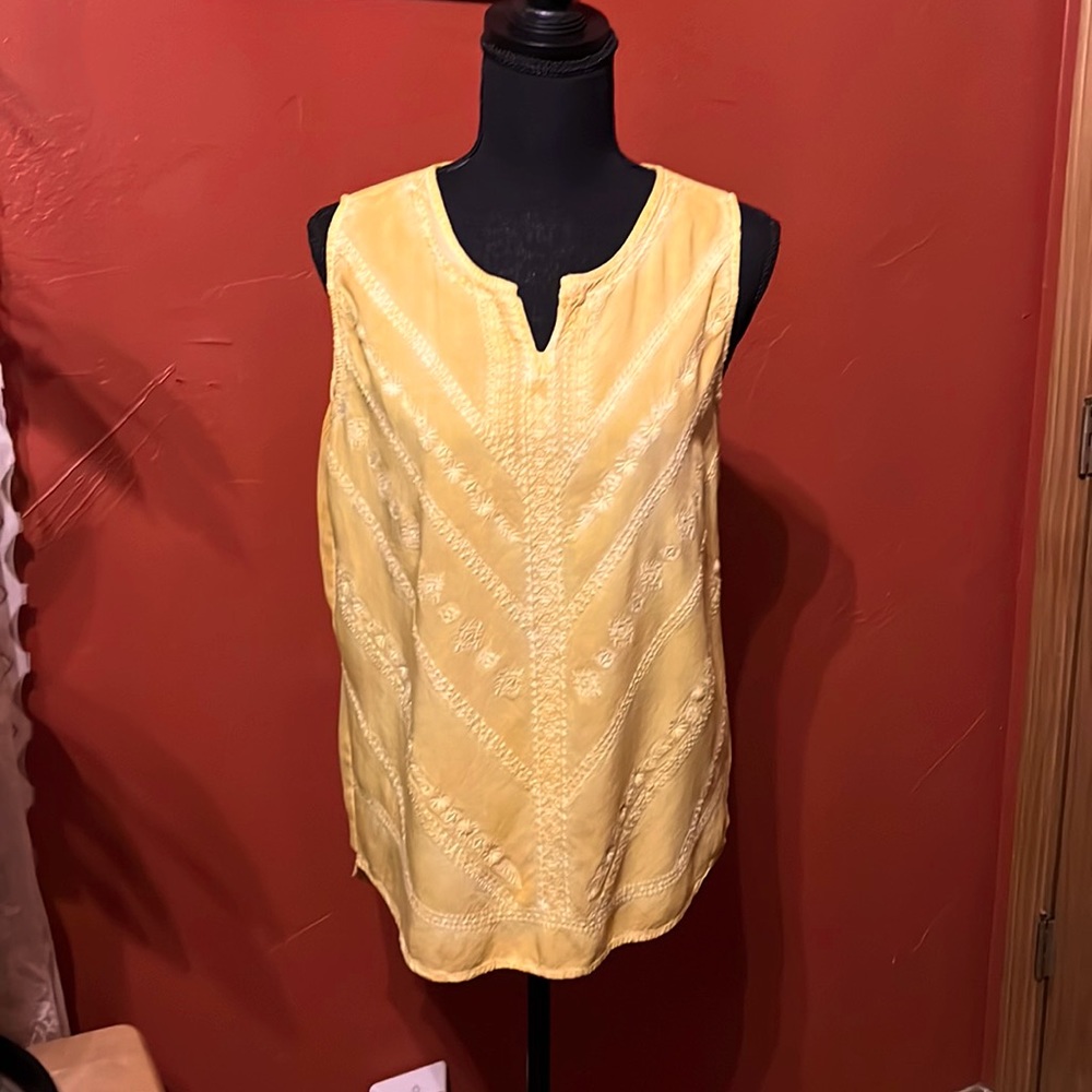 SIGNATURE STUDIO EMBROIDERED TANK TOP….035